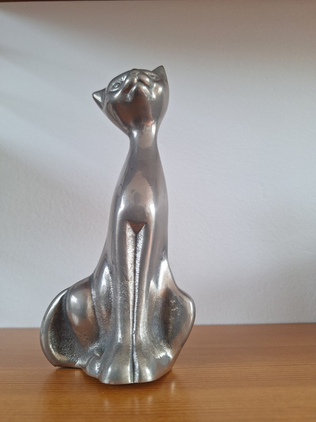 metallic kat of poes, zittend mrt kop omhoog, sierlijk, Ophalen of Verzenden, Zo goed als nieuw, Dier