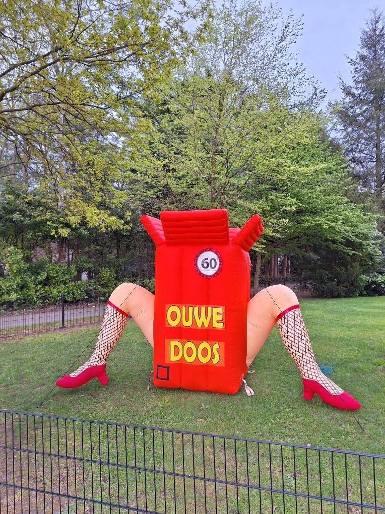 sarah ouwe doos verhuur sarah oude doos huren, Hobby en Vrije tijd, Feestartikelen | Verhuur, Zo goed als nieuw, Abraham of Sarah