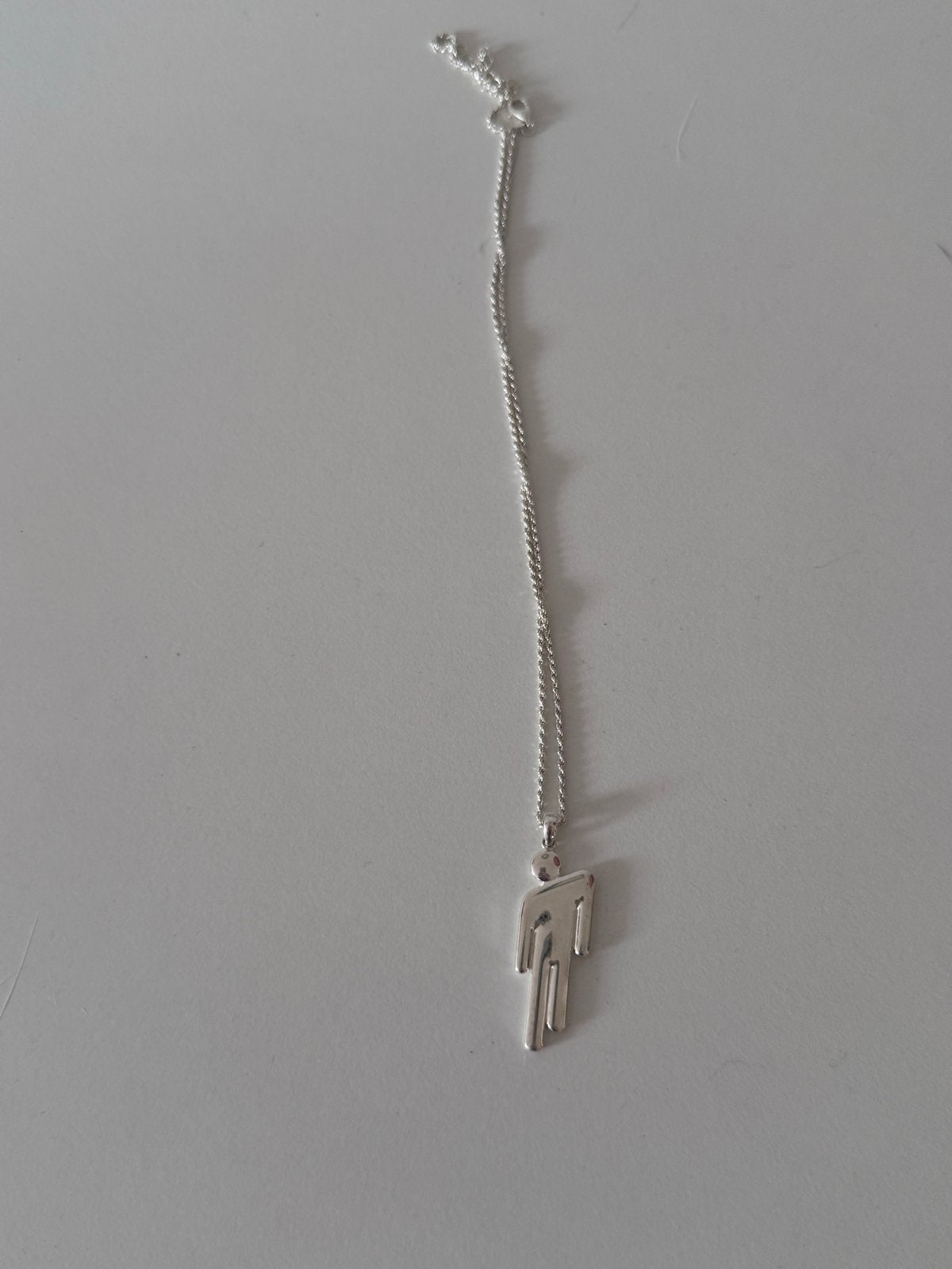 Billie Eilish Blosh ketting met hanger, Ophalen of Verzenden, Zo goed als nieuw, Zilver, Overige materialen
