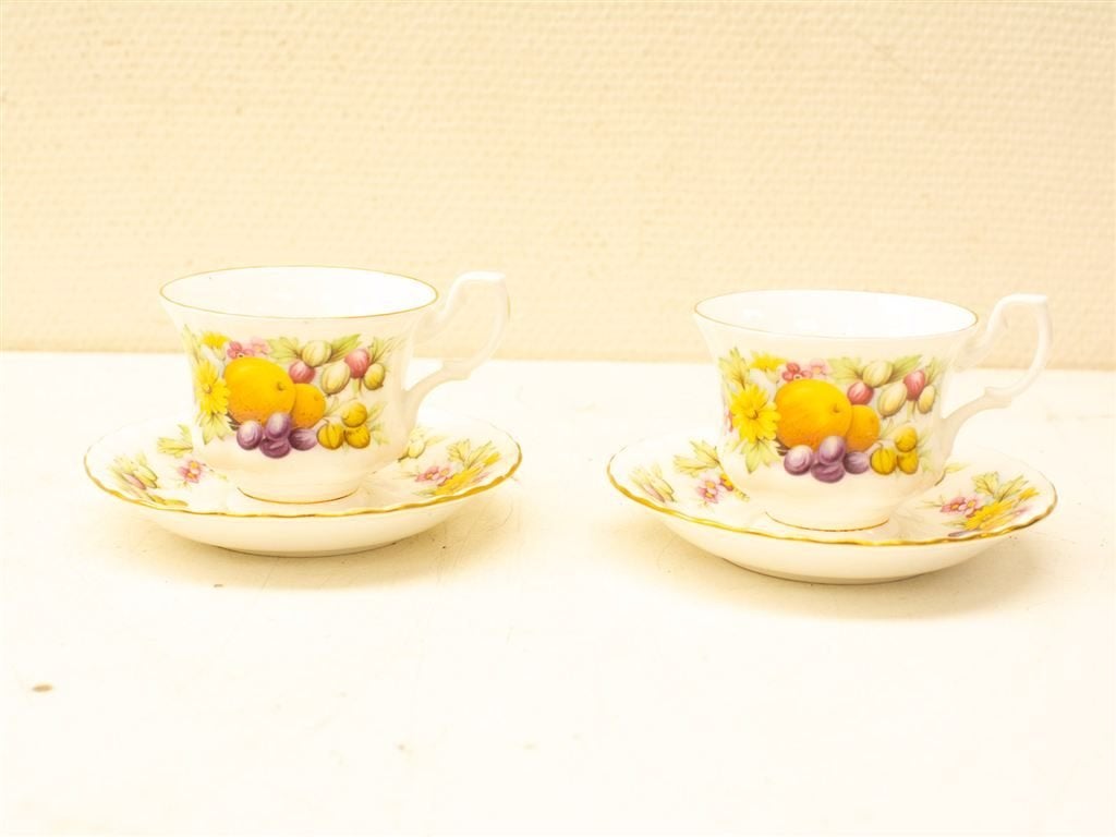 4 delig Richmond Bone china kop en schotel 33681, Gebruikt, Ophalen of Verzenden, Bord(en), Overige stijlen