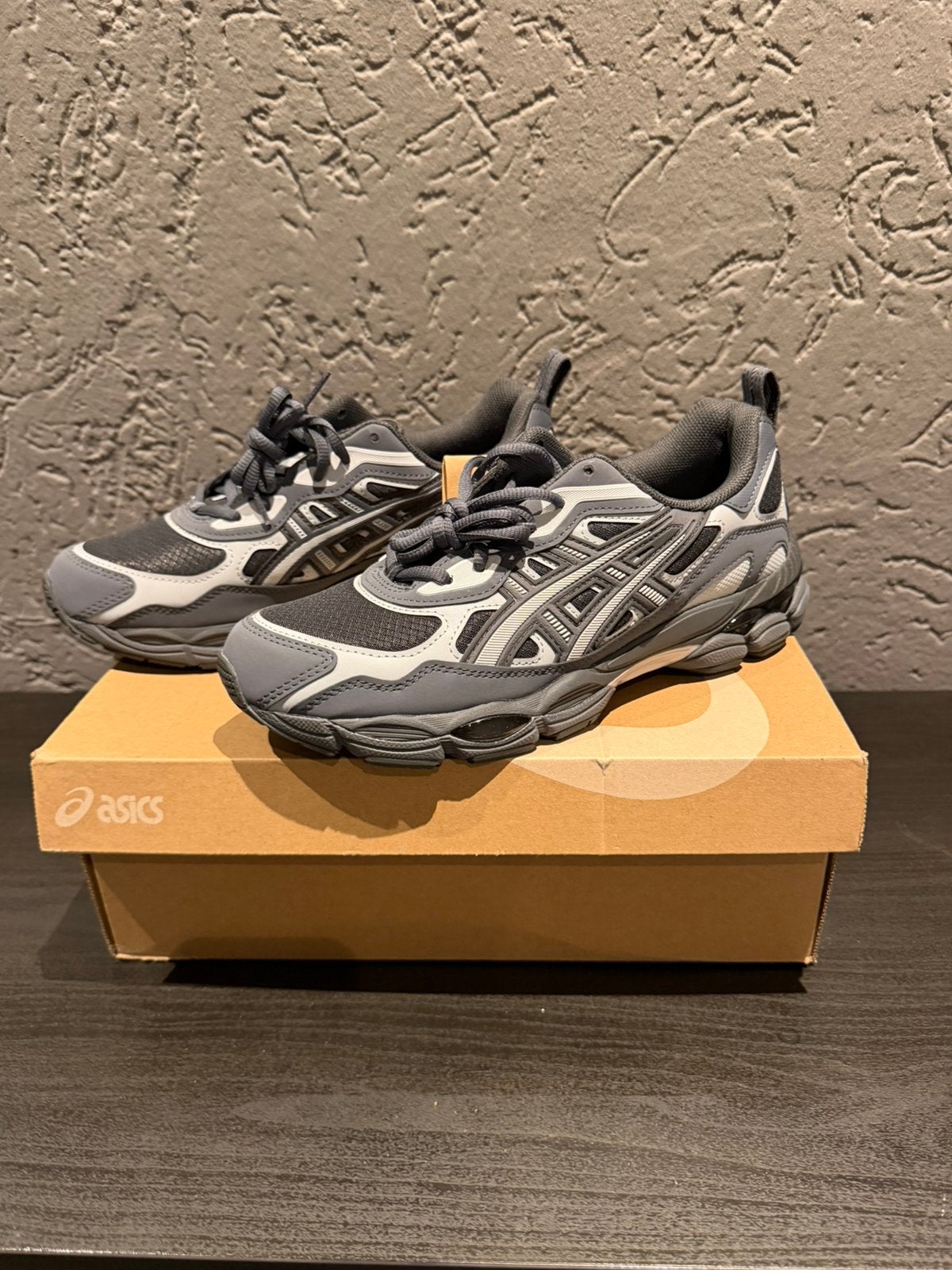 Asics gel nyc - Maat 42 - Nieuw!, Ophalen of Verzenden, Nieuw