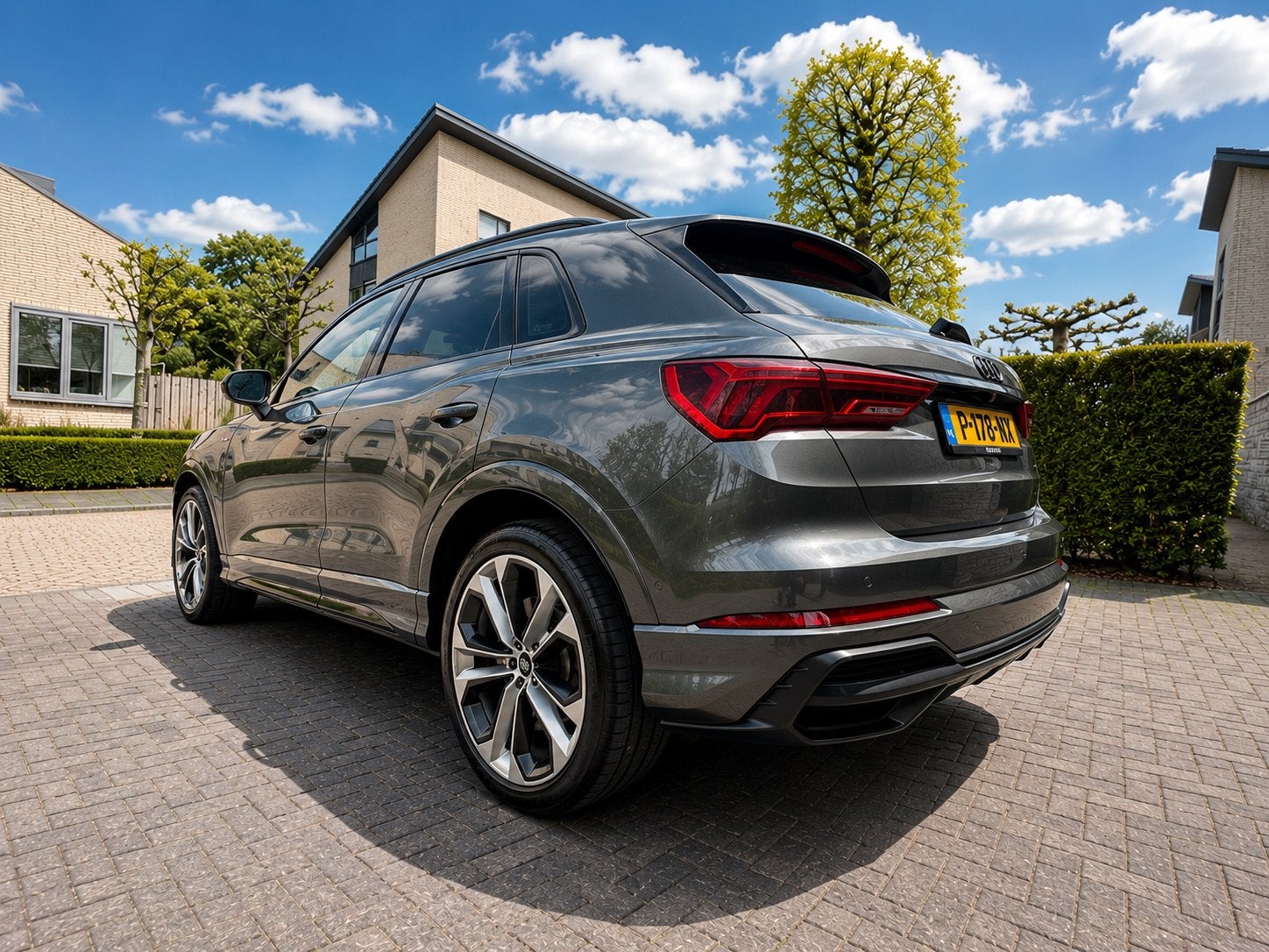 Audi Q3 40 Tfsi -s-line Quattro-20 inch velgen 290pk, Zwart, 1984 cc, Vierwielaandrijving, Particulier