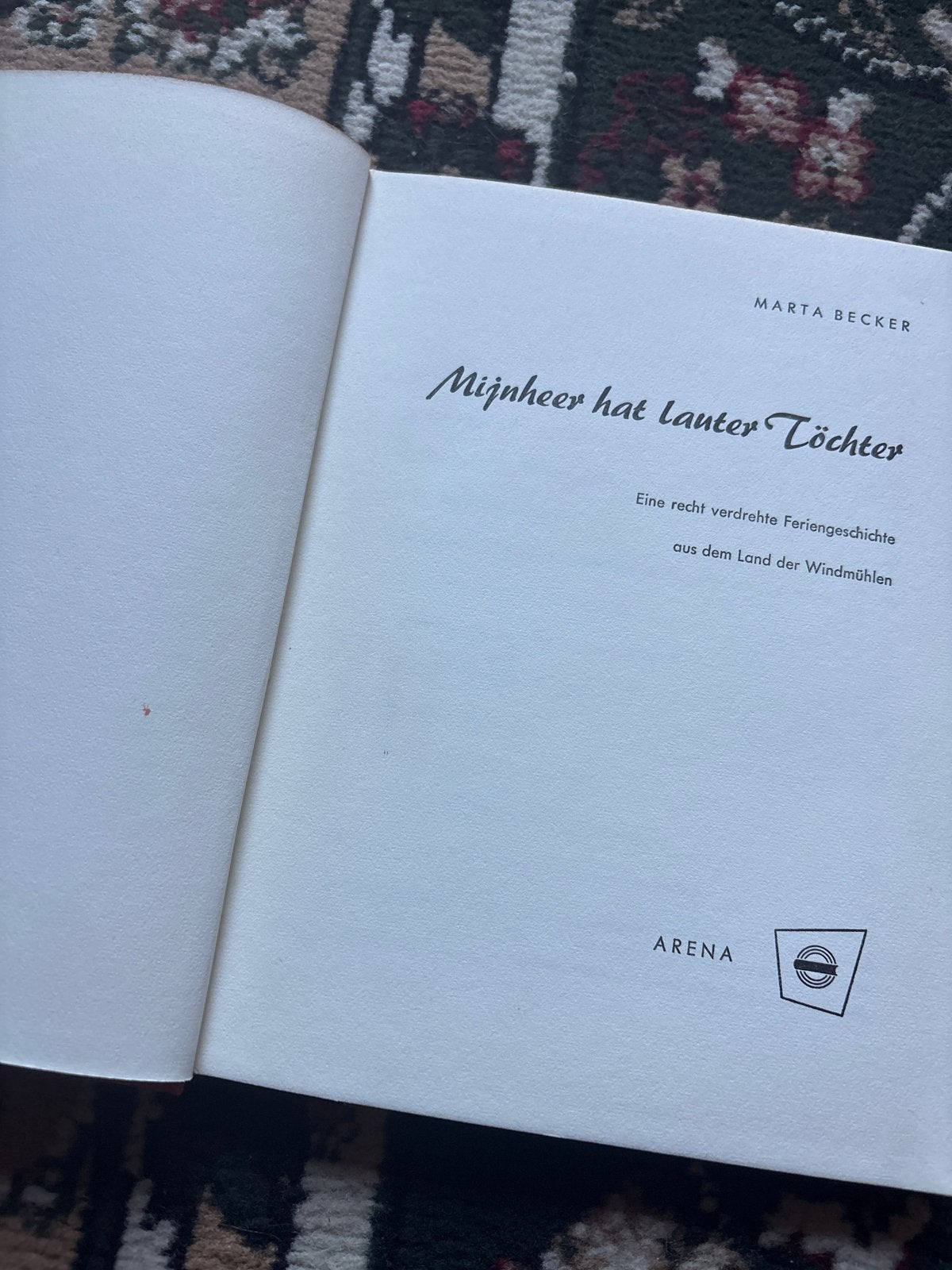 Mijnheer heeft louter dochters - Marta Becker, Ophalen of Verzenden, Gelezen, Fictie algemeen