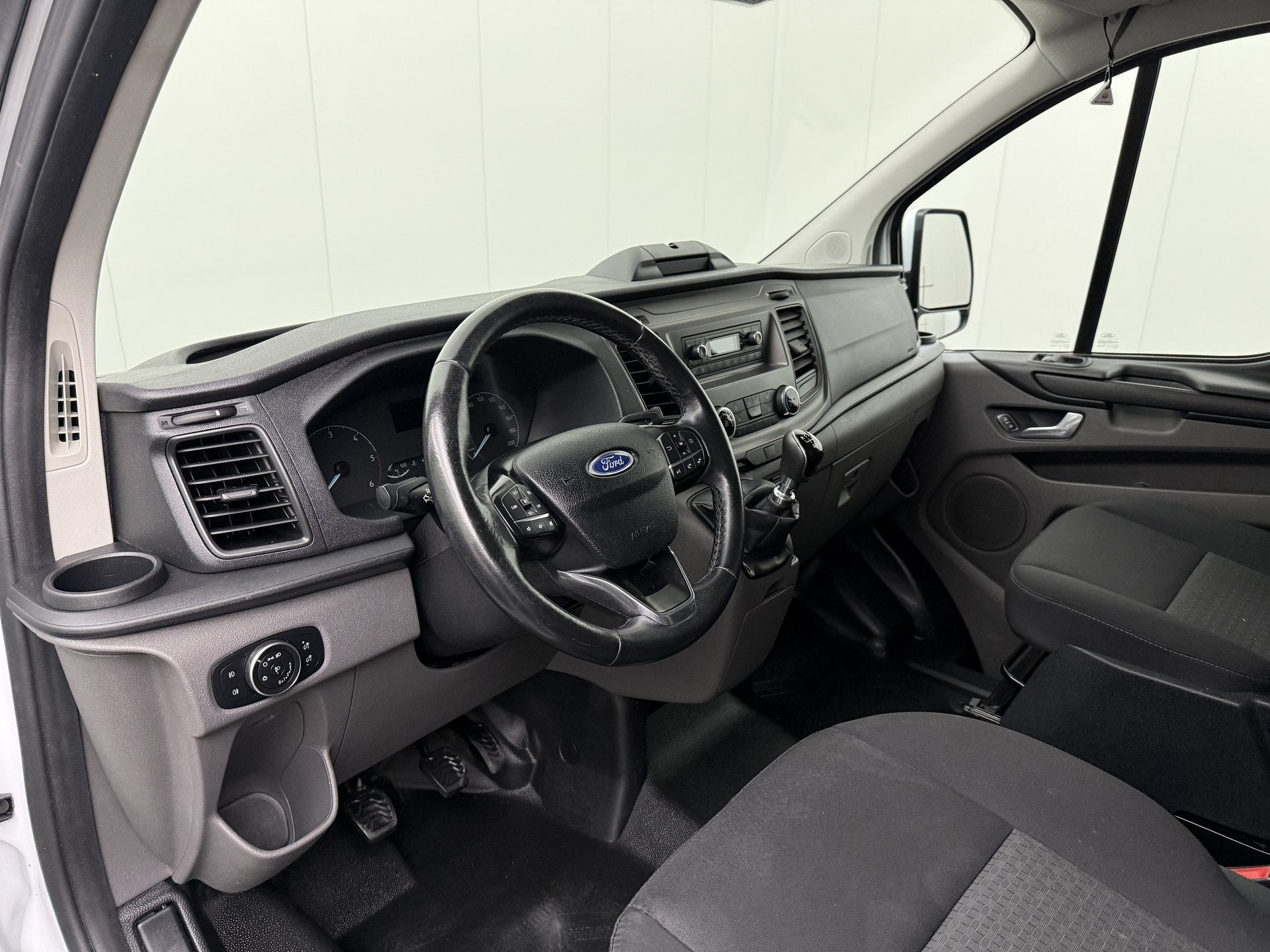 Ford Transit Custom 2.0TDCI Lang Imperiaal | Trekhaak | Airc, Voorwielaandrijving, Gebruikt, Euro 6, 4 cilinders