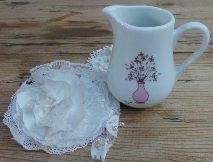 Frans wit porseleinen melkkannetje, roze vaasje, bloemen, Gebruikt, -, -, Overige typen