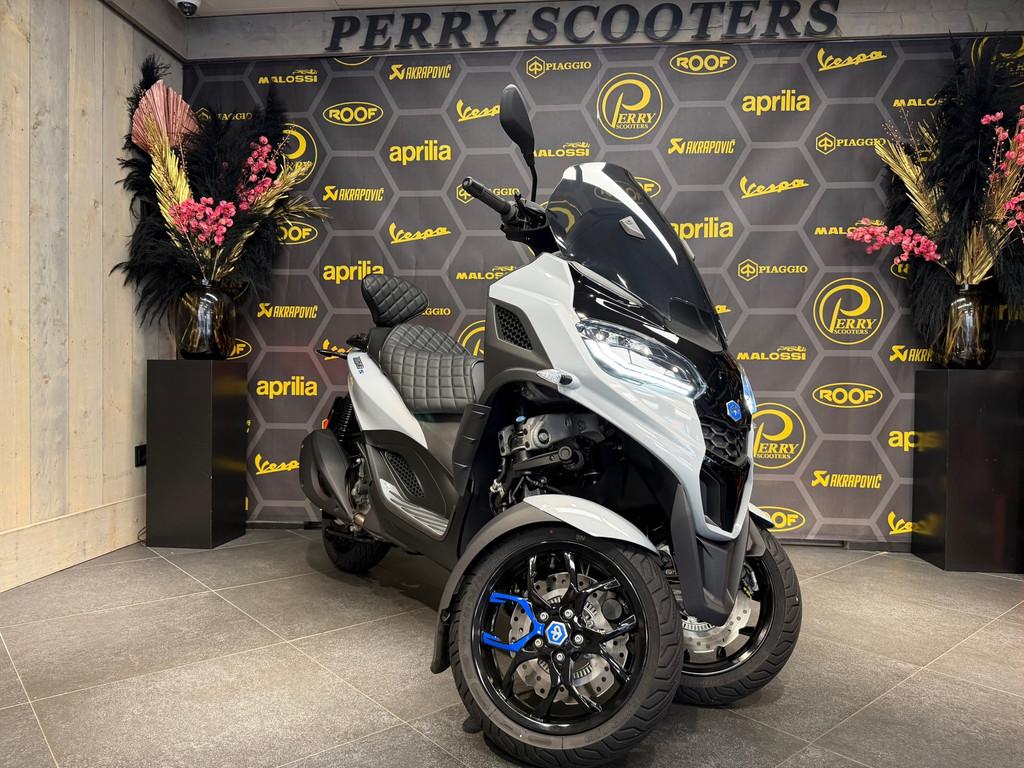 Piaggio 310 MP3 HPE Sport 2026 EXCLUSIVE EURO5+ SPECIAL EDIT, Gedempte oude gracht 112
2011GW  Haarlem, NL, Scooter, Piaggio, 310 cc