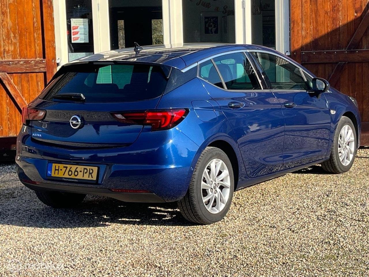 Opel Astra 1.2 Elegance met nieuwe distributie en motor, Voorwielaandrijving, Gebruikt, Euro 6, 1199 cc