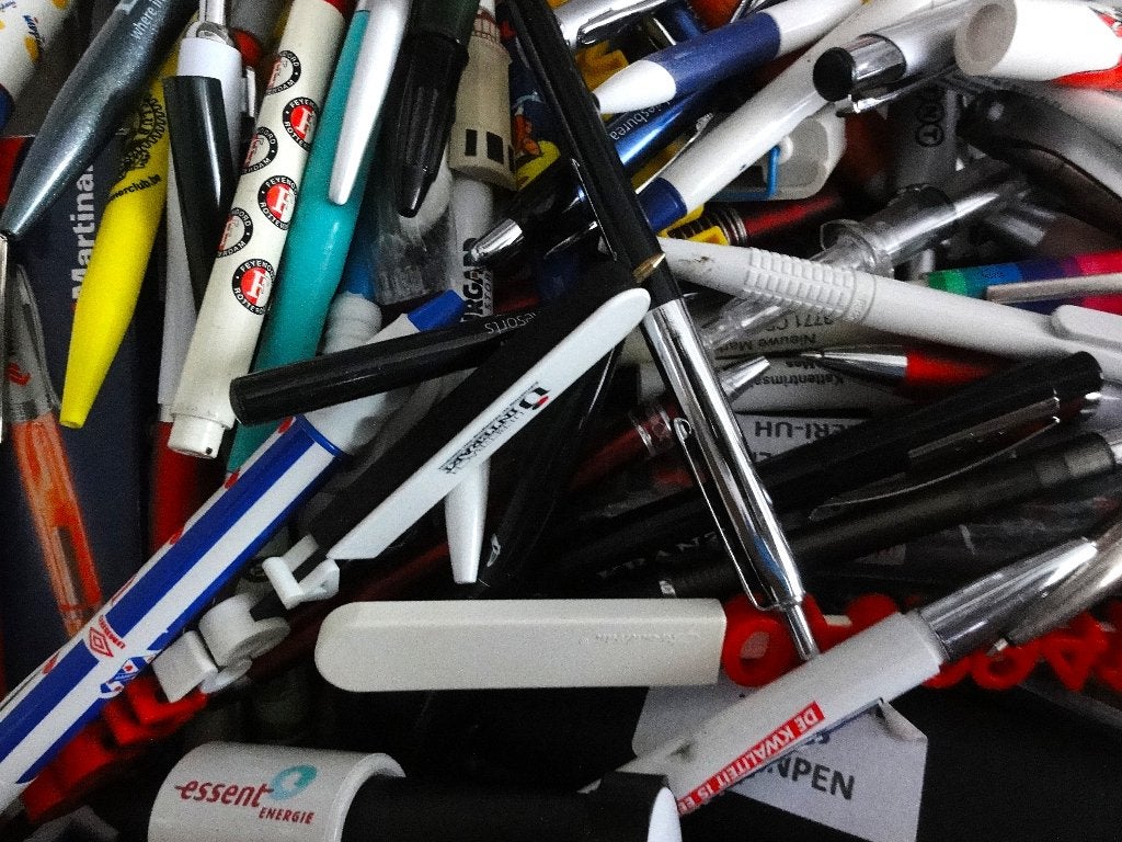 voor de VERZAMELAAR ruim 4000 balpennen met reclame, Gebruikt, Balpen, Met reclame, Ophalen