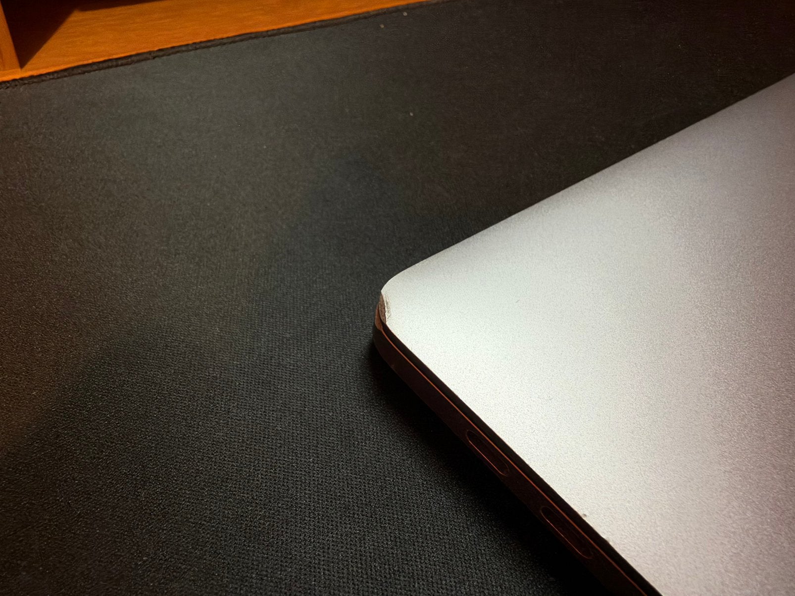 Foto 9 van MacBook Pro 13” 2018 i5 8GB 256GB + Oplader + Magic Mouse