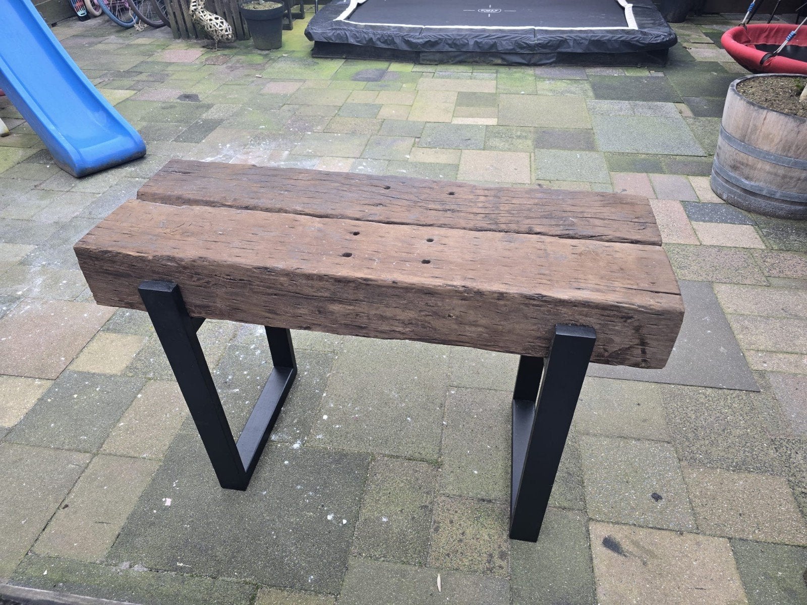 Sidetable van bielzen, Ophalen