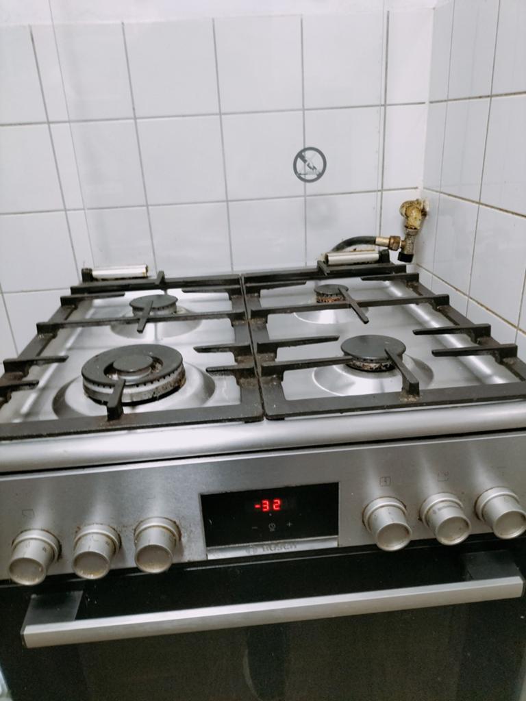 BOSCH Gasfornuis met 4 pitten en oven, Witgoed en Apparatuur, Fornuizen, Gebruikt, 60 cm of meer, Gas, Vrijstaand