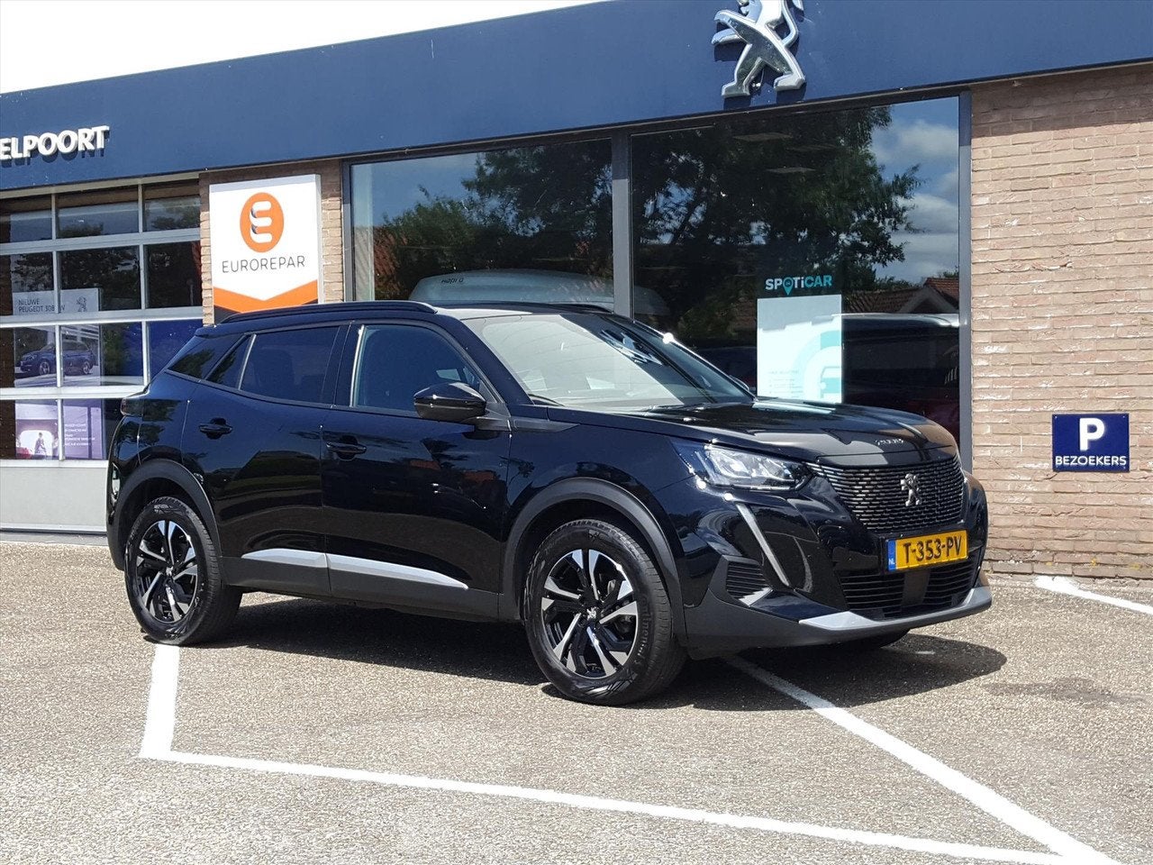Peugeot 2008 ALLURE PACK 1.2-100pk Navigatie | KEYLESS entry, 101 pk, Gebruikt, 1199 cc, Zwart