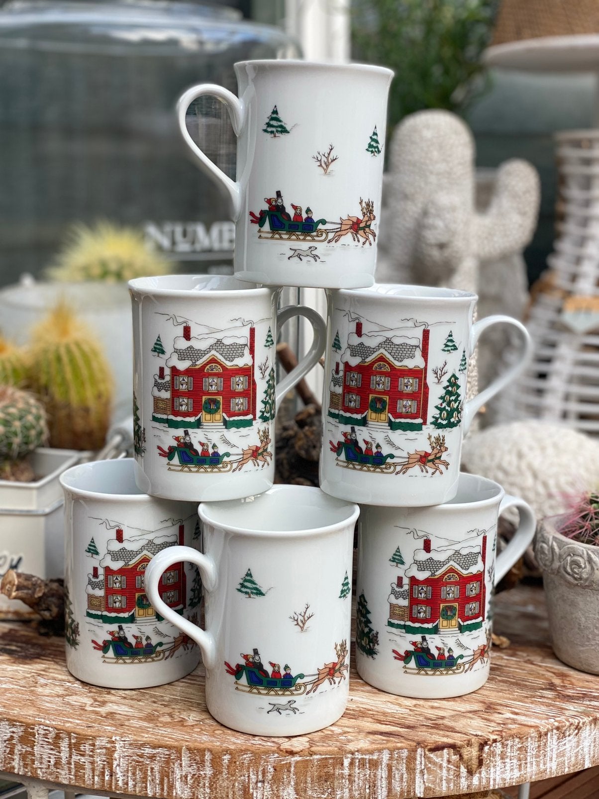 6 vintage porseleinen kerstmokken. Nostalgie ten top, Ophalen of Verzenden, Zo goed als nieuw