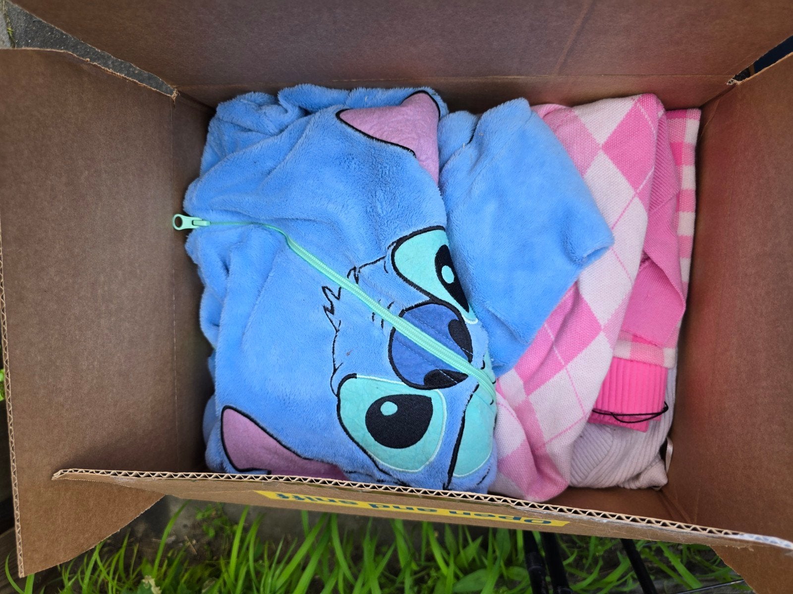 Diverse kleding en spullen voor kinderen en dames, Ophalen