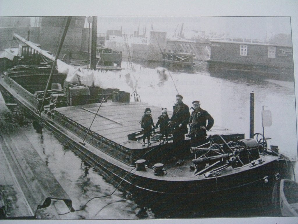 Schippers - Slepers - Reders. 225 jaar Muller., Verzamelen, Scheepvaart, Zo goed als nieuw, Boek of Tijdschrift, Ophalen of Verzenden