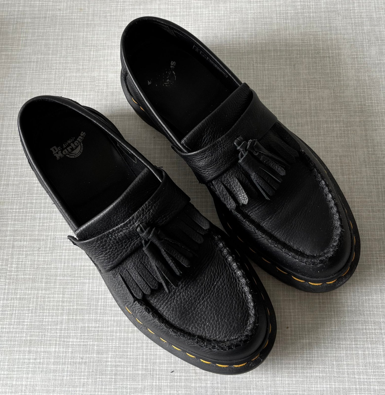 Adrian Tassel Loafers unisex van Dr. Martens maat 41 zwart, Kleding | Dames, Schoenen, Ophalen of Verzenden, Zo goed als nieuw