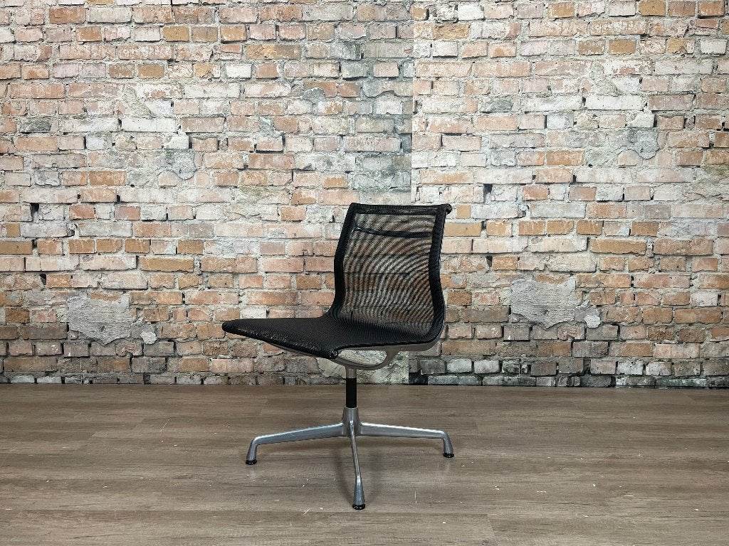 Herman Miller Eames Aluminum Group Side Chair bij TheReSales, Ophalen, Zwart, Zo goed als nieuw, Eén