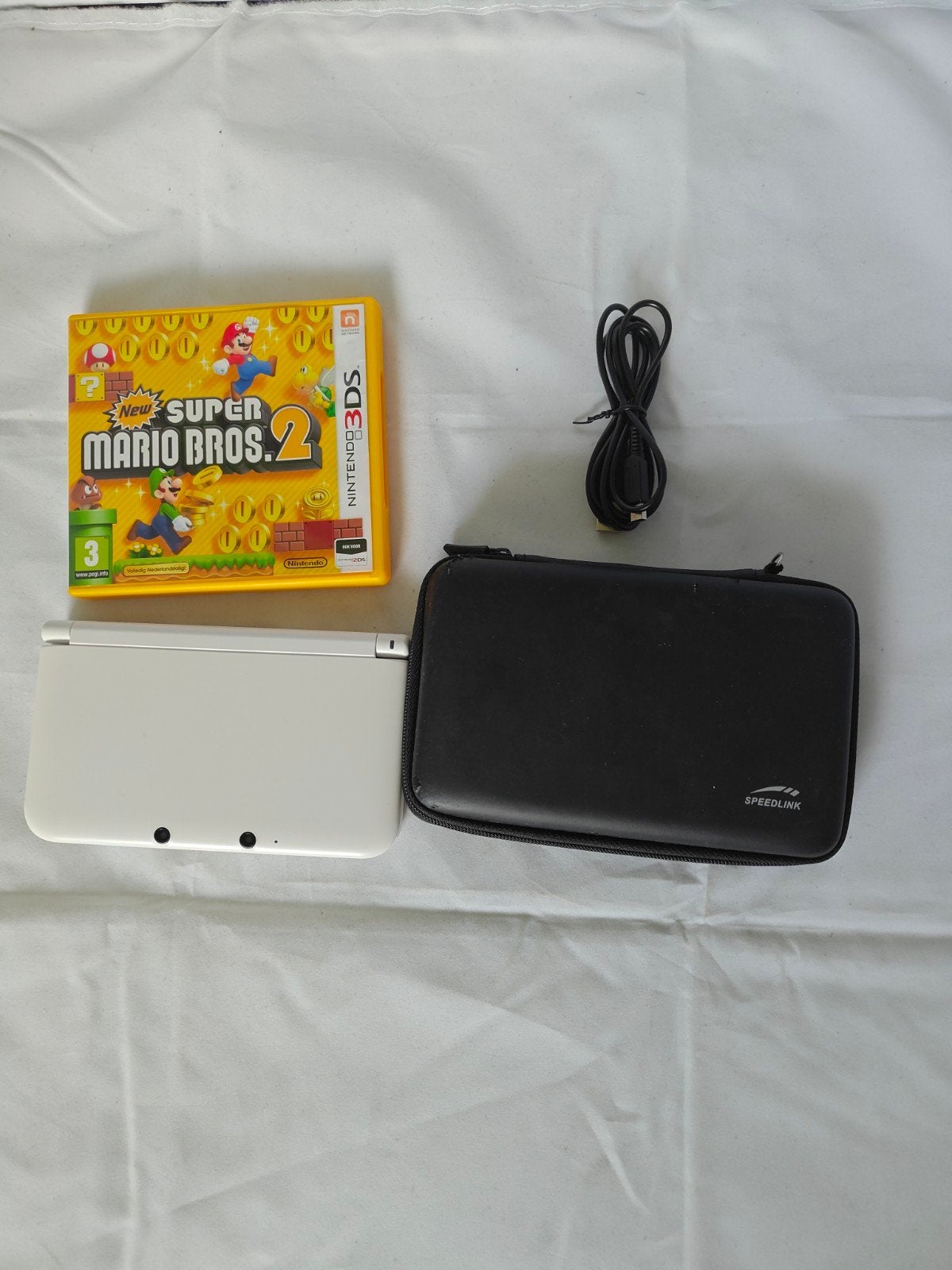 Nintendo 3DS XL Wit met New Super Mario Bros. 2 en hoes, Spelcomputers en Games, Wit, 3DS XL, Ophalen of Verzenden, Zo goed als nieuw