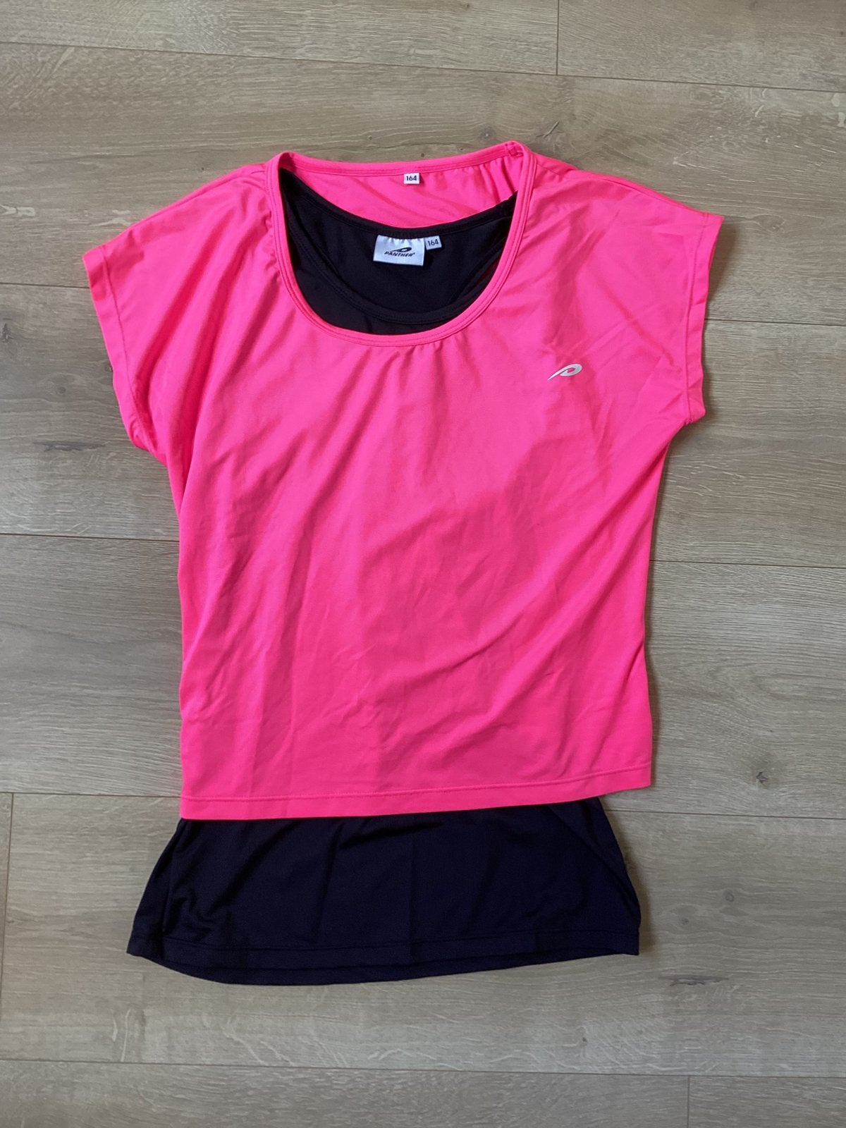 Sport shirt maat 164 Nieuwstaat, Ophalen of Verzenden, Zo goed als nieuw, Meisje, Sport- of Zwemkleding