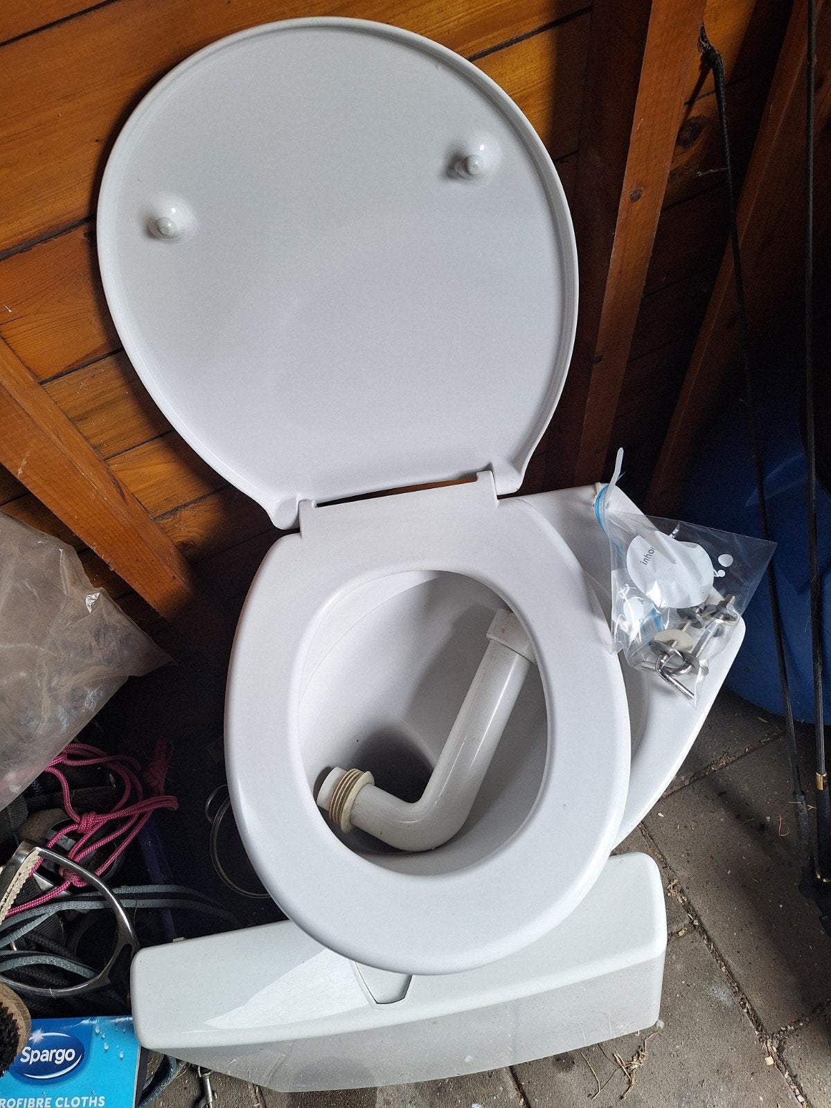 Witte toiletpot met zitting en afvoerbuis en stortbak, Ophalen, Gebruikt, Toilet