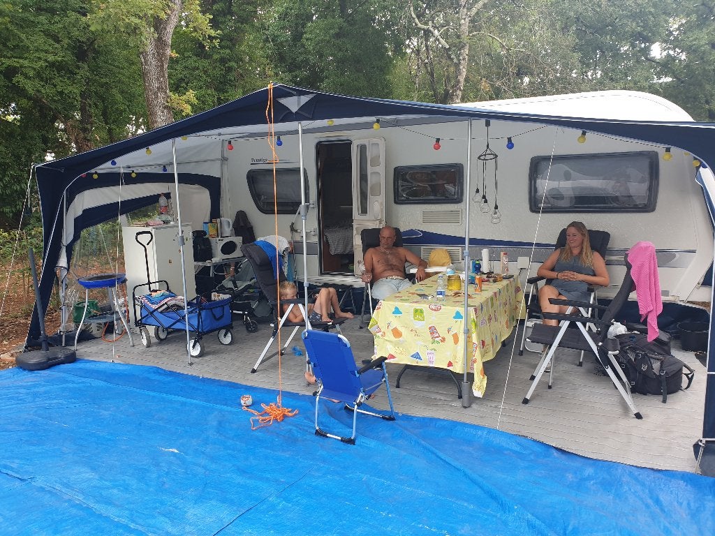 MOOIE HOBBY 560 UL, DAKAIRCO, MOVER, VOORTENT BJ. 2010, Caravans en Kamperen, Caravans, Rondzit, Hobby, Particulier, 5 tot 6 meter