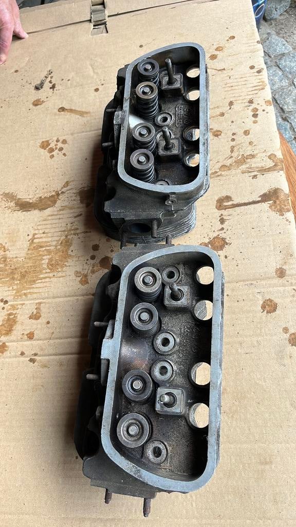 Stel VW cilinderkoppen VW 1200, Ophalen