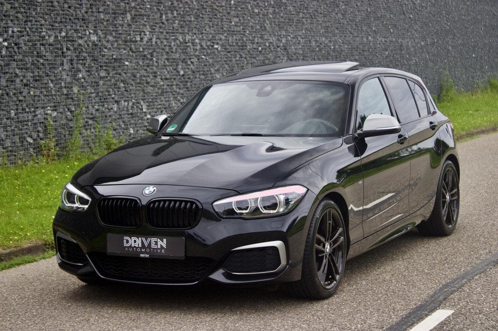 BMW M140i xDrive Shadow | LCI2 - Dak - 1 Eigenaar - BTW, Auto's, Gebruikt, Zwart, Bedrijf, Vierwielaandrijving