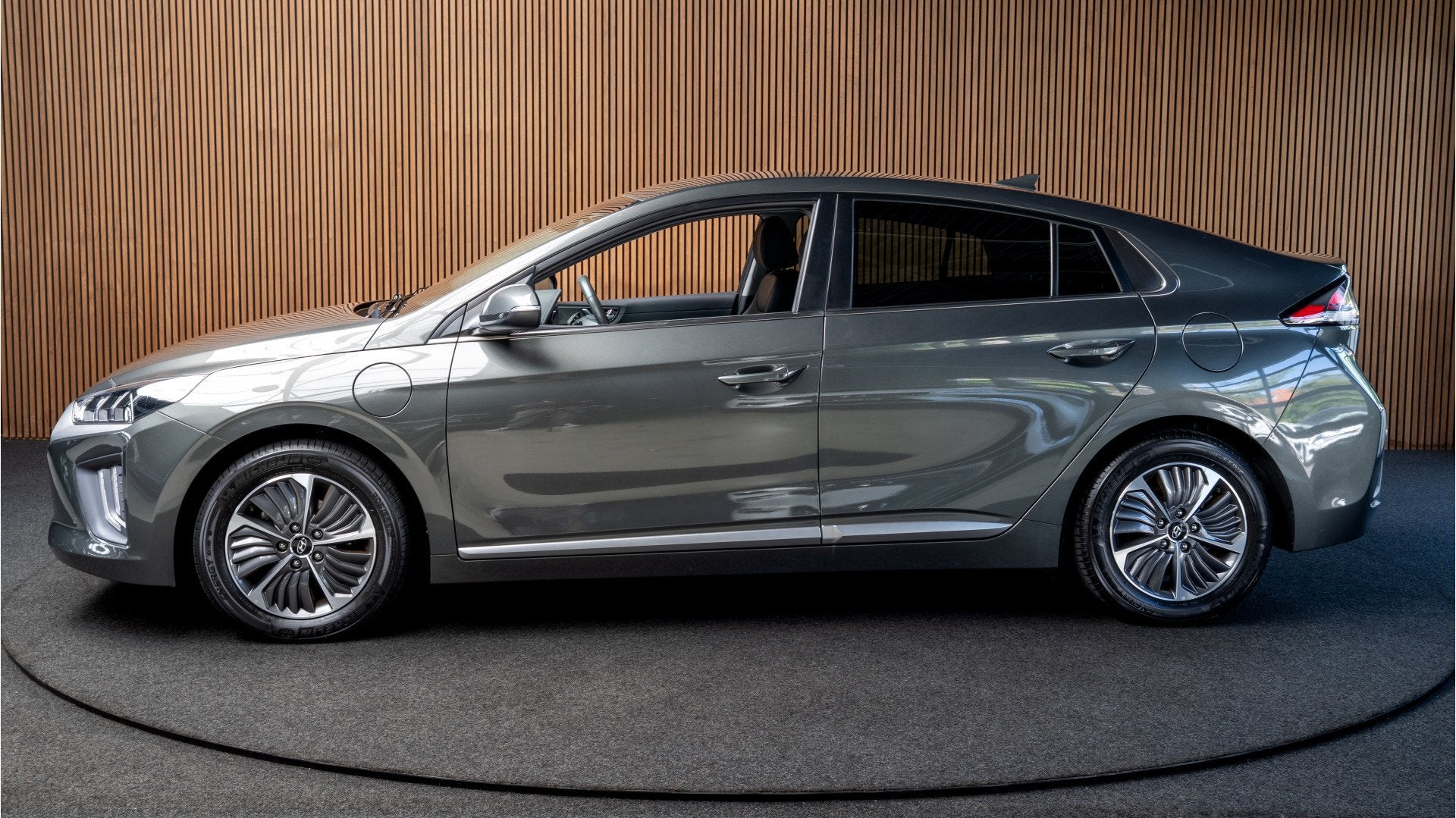 Hyundai IONIQ 1.6 GDi PHEV Navi Leer Camera Infinity Climate, Auto's, Hyundai, Dealer onderhouden, Gebruikt, Bedrijf, IONIQ