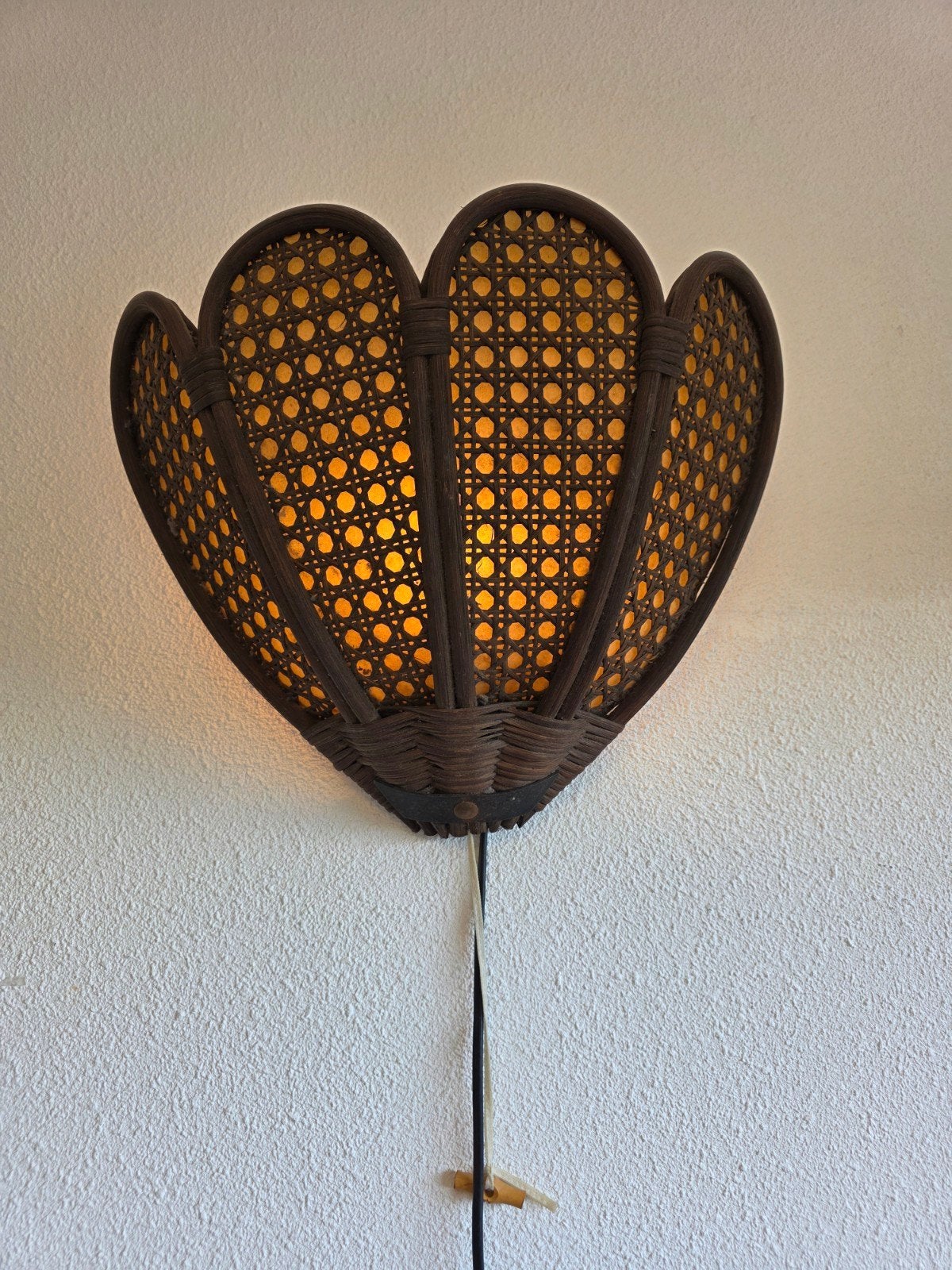 Vintage rotan webbing wandlamp bruin met trekkoord 70's, Huis en Inrichting, Bruin, ., Vintage, Ophalen of Verzenden