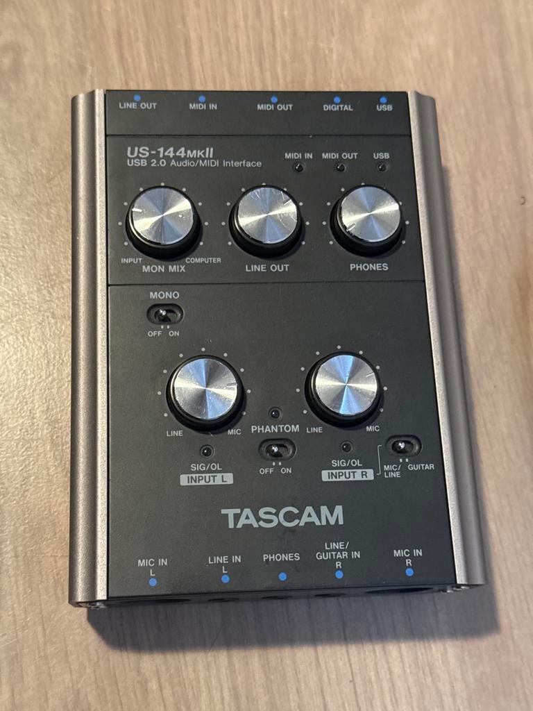 Tascam US-144MK2 USB Audio/MIDI Interface, Ophalen of Verzenden, Gebruikt, Minder dan 5 kanalen, Microfooningang