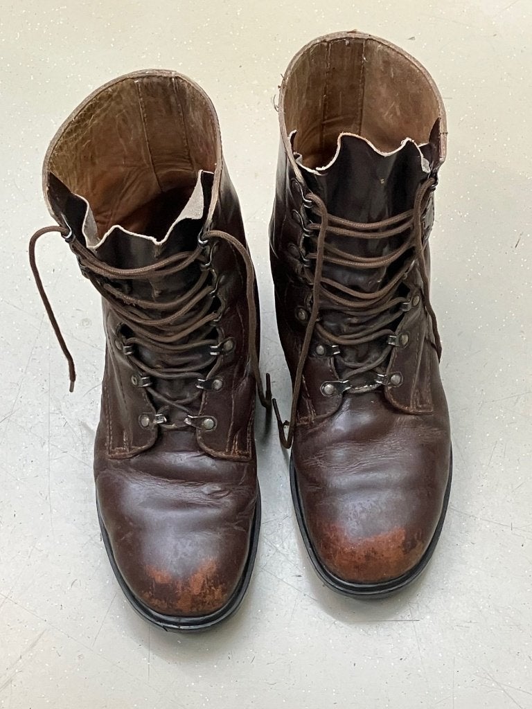 Paar bruine leger kistjes schoenen maat 43B in goede staat., Ophalen of Verzenden, Landmacht, Nederland, Kleding of Schoenen