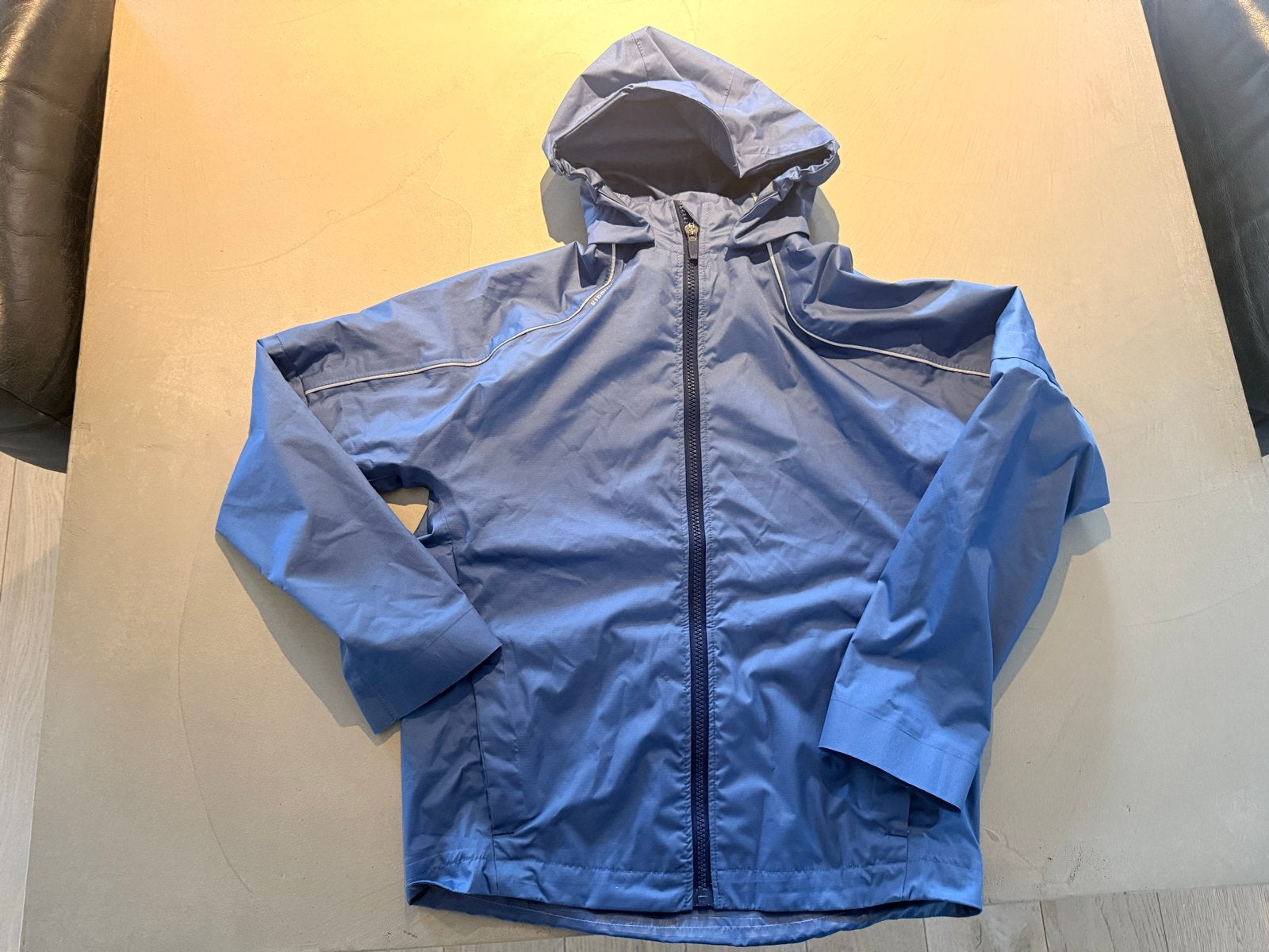 Kiprun regenjas voor kinderen, maat 141-150 cm, Ophalen of Verzenden, Zo goed als nieuw, Jongen of Meisje, Jas