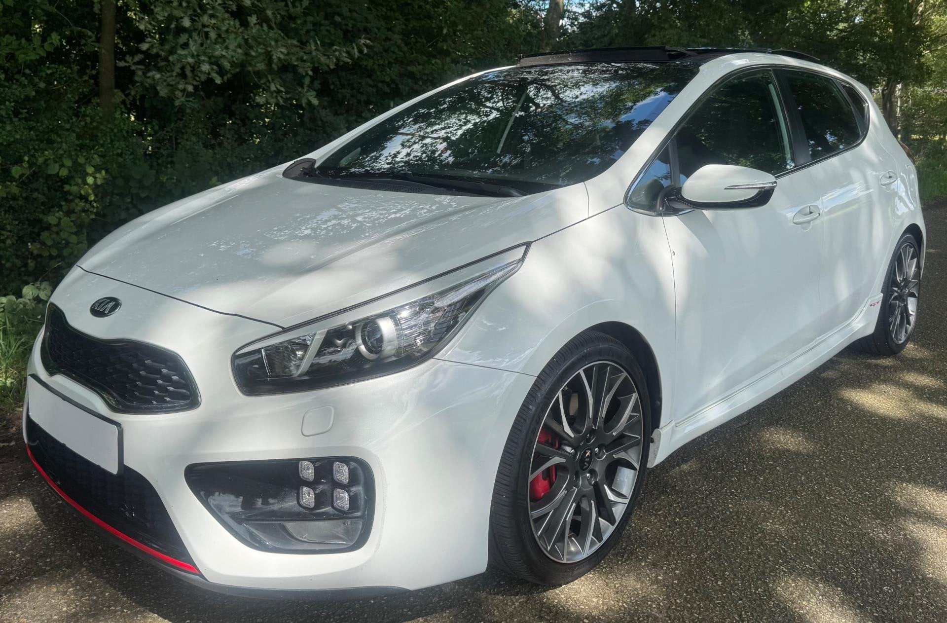 Kia Cee'd 1.6 GT GDI 2015 204 PK 5-DRS PANO NAVI CLIMA DEALE, Auto's, Voorwielaandrijving, 4 cilinders, Parkeersensor, Bedrijf