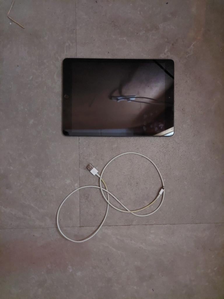 Ipad 7 (2019) met oplaadkabel, Computers en Software, Apple iPads, 10 inch, 32 GB, Apple iPad, Ophalen of Verzenden
