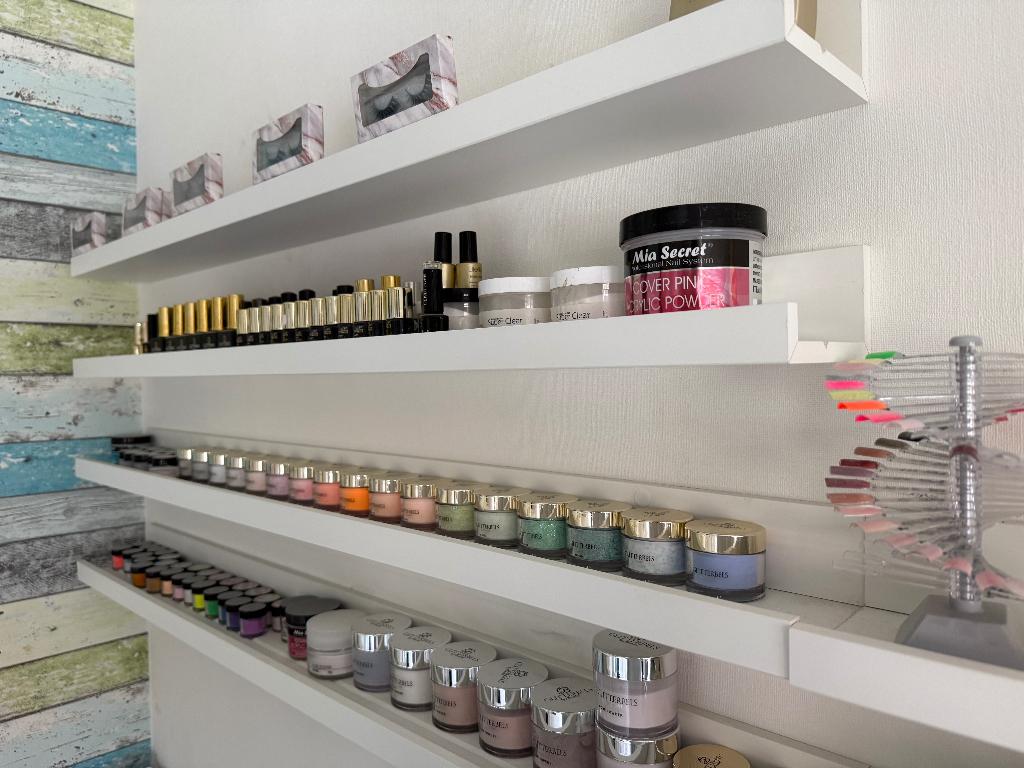Complete professionele nail studio + complete voorraad, Ophalen, Overige kleuren, Zo goed als nieuw, Handen en Nagels
