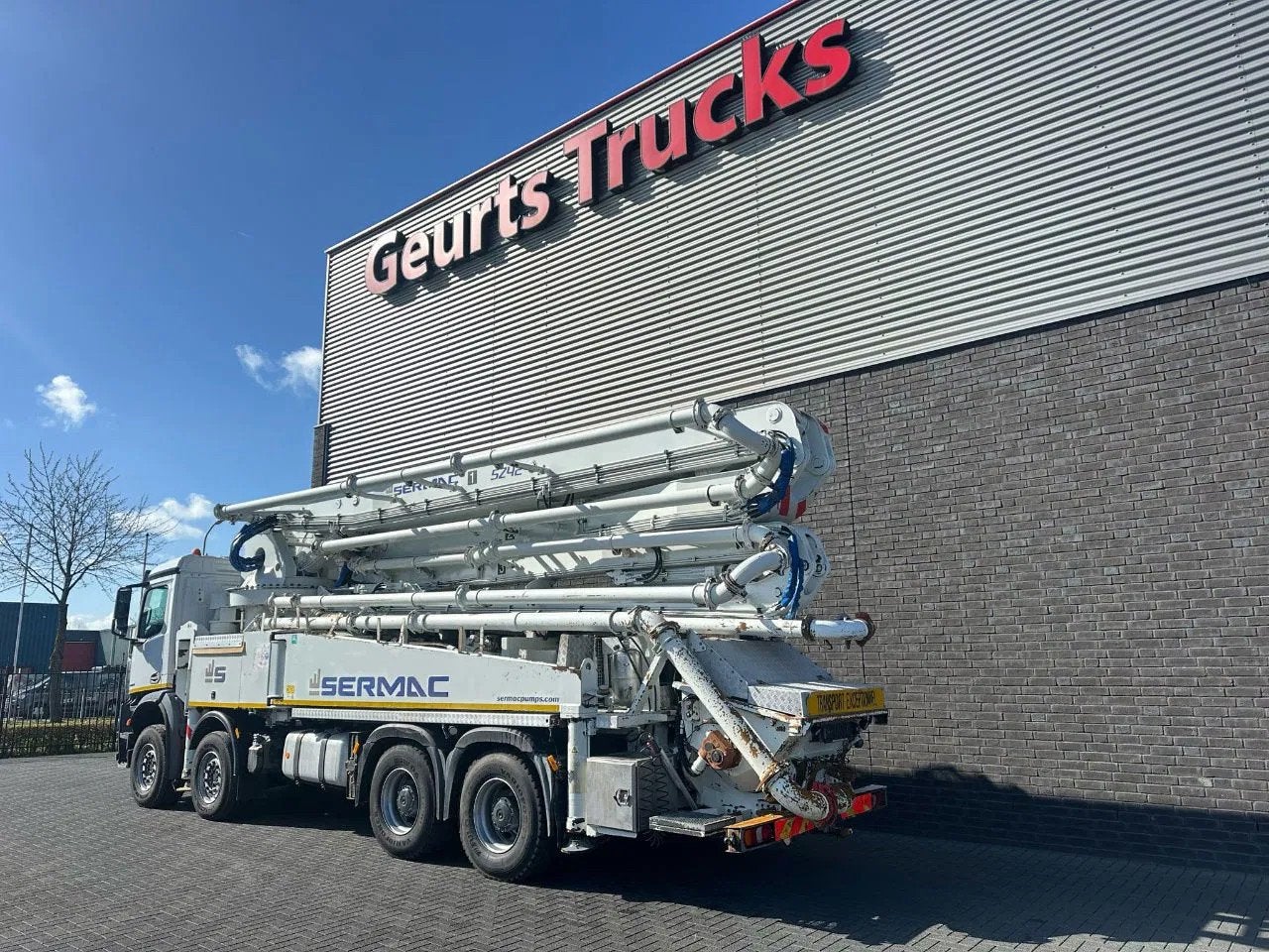 Mercedes-Benz Arocs 4451 8X4 + SERMAC 5Z42 BETONPOMP/BETONPU, Automaat, Achterwielaandrijving, Euro 6, Wit
