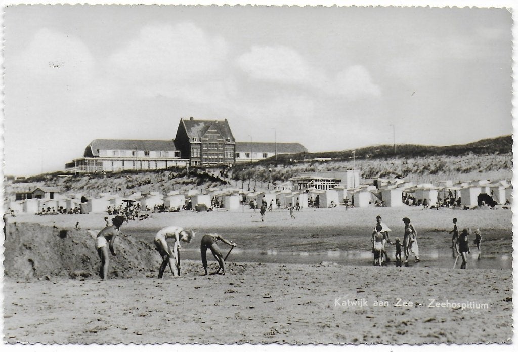 Katwijk aan Zee Zeehospitium Ongelopen Ansichtkaart B6812, Verzamelen, Ansichtkaarten | Nederland, Ophalen of Verzenden, 1960 tot 1980