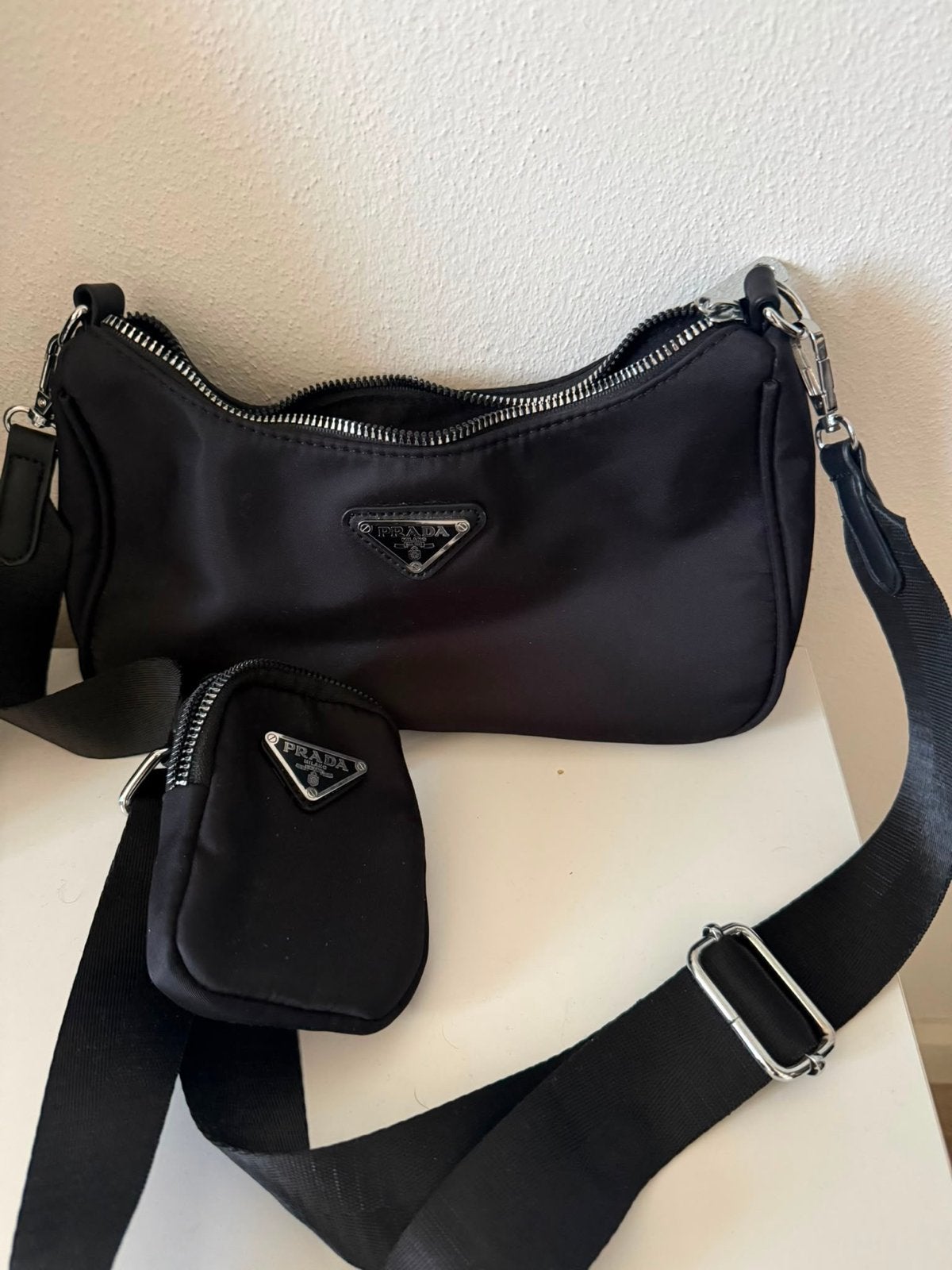 Nieuwe Prada tas in het zwart, Sieraden, Tassen en Uiterlijk, Tassen | Damestassen, Ophalen of Verzenden, Nieuw, Zwart, Handtas