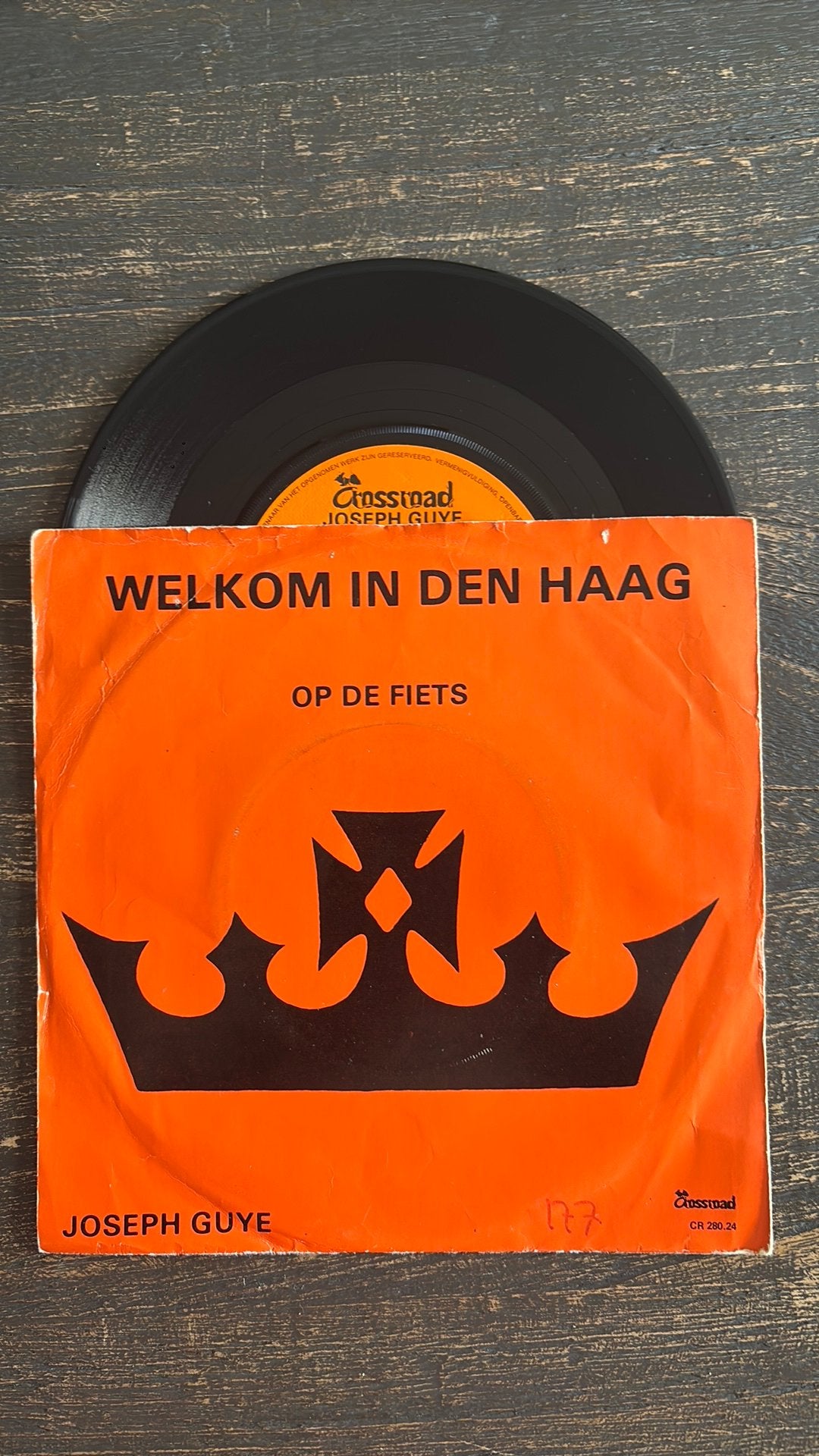 Joseph Guye - Welkom in Den Haag, Ophalen of Verzenden, Zo goed als nieuw, Nederlandstalig