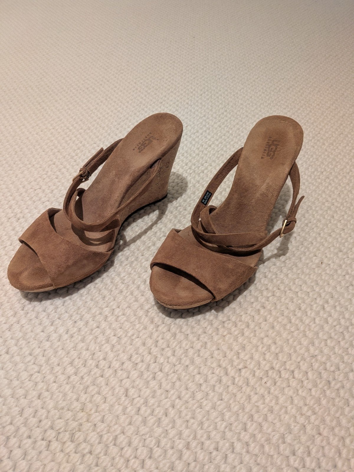 UGG Cognac Suède Sleehak Sandalen Maat 40, Ophalen of Verzenden, Zo goed als nieuw, Bruin, Sandalen of Muiltjes