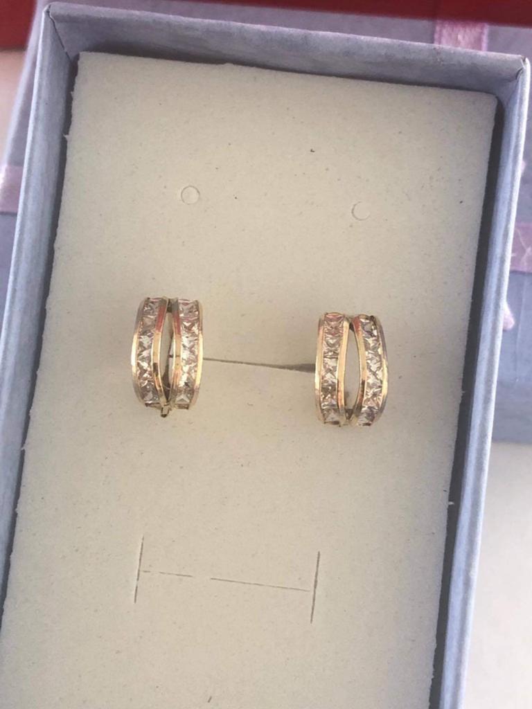 14 karaat gouden oorbellen,gemerkt 585, Sieraden, Tassen en Uiterlijk, Oorbellen, Nieuw, Ophalen of Verzenden, Met edelsteen, Goud