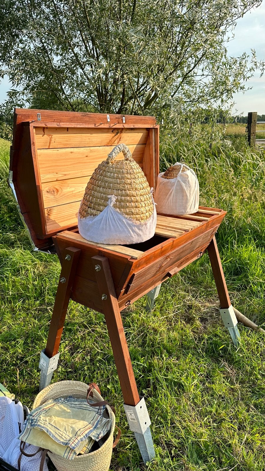 Topbar Hive (topbarhive) bijenkast bilogisch dynamisch imker, Bijen