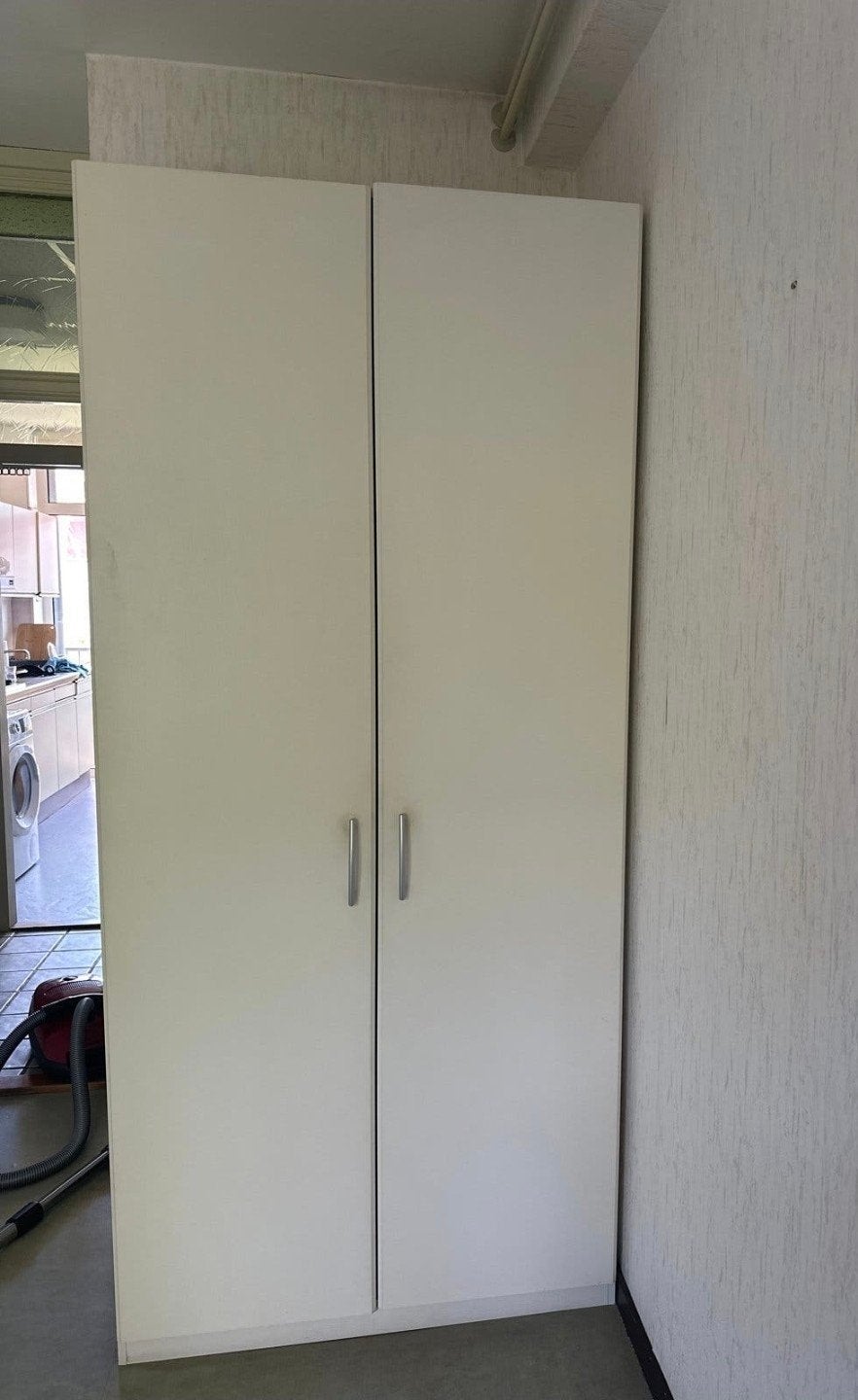 Beautiful 2-door wardrobe in good condition., Ophalen, 50 tot 75 cm, 50 tot 100 cm, 200 cm of meer