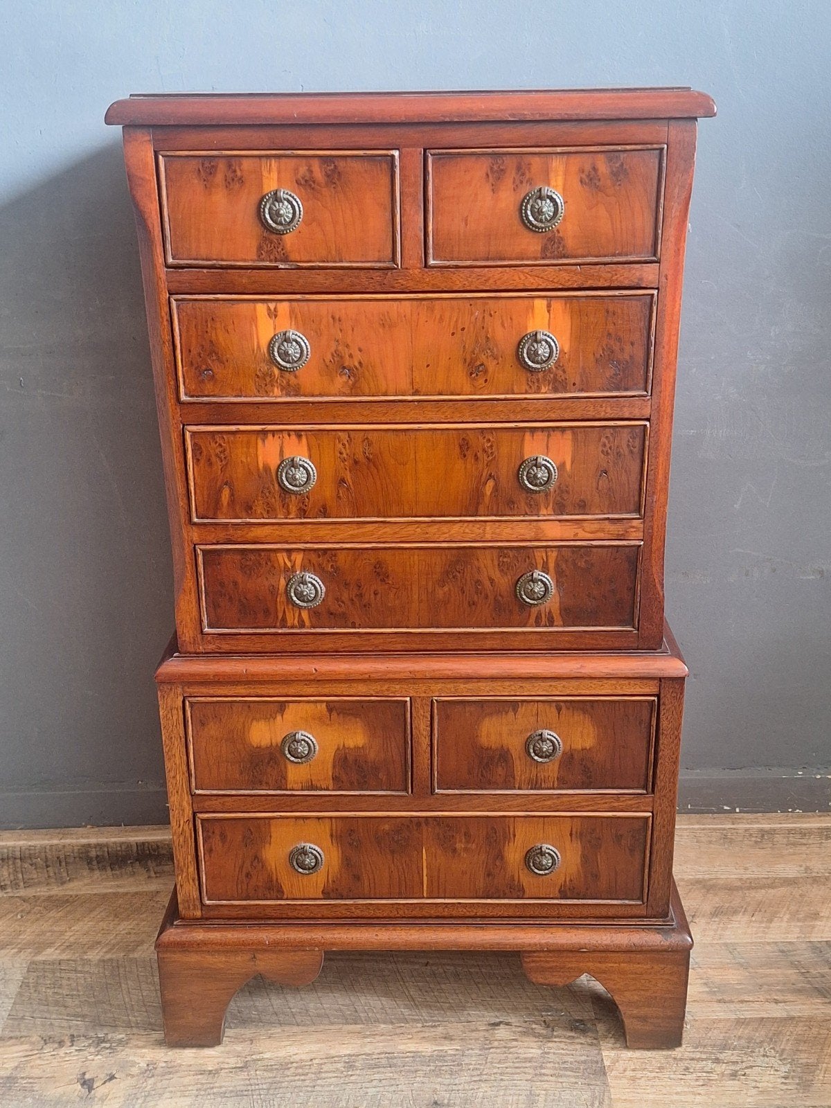 Reprodux walnoot fineer mini ladenkast, chest on chest, Ophalen