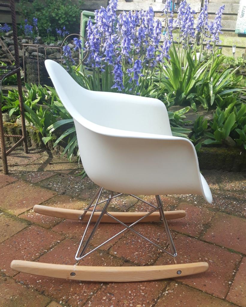 Design schommelstoeltje, Kinderen en Baby's, Kinderkamer | Tafels en Stoelen, Ophalen, Zo goed als nieuw, Stoel(en)