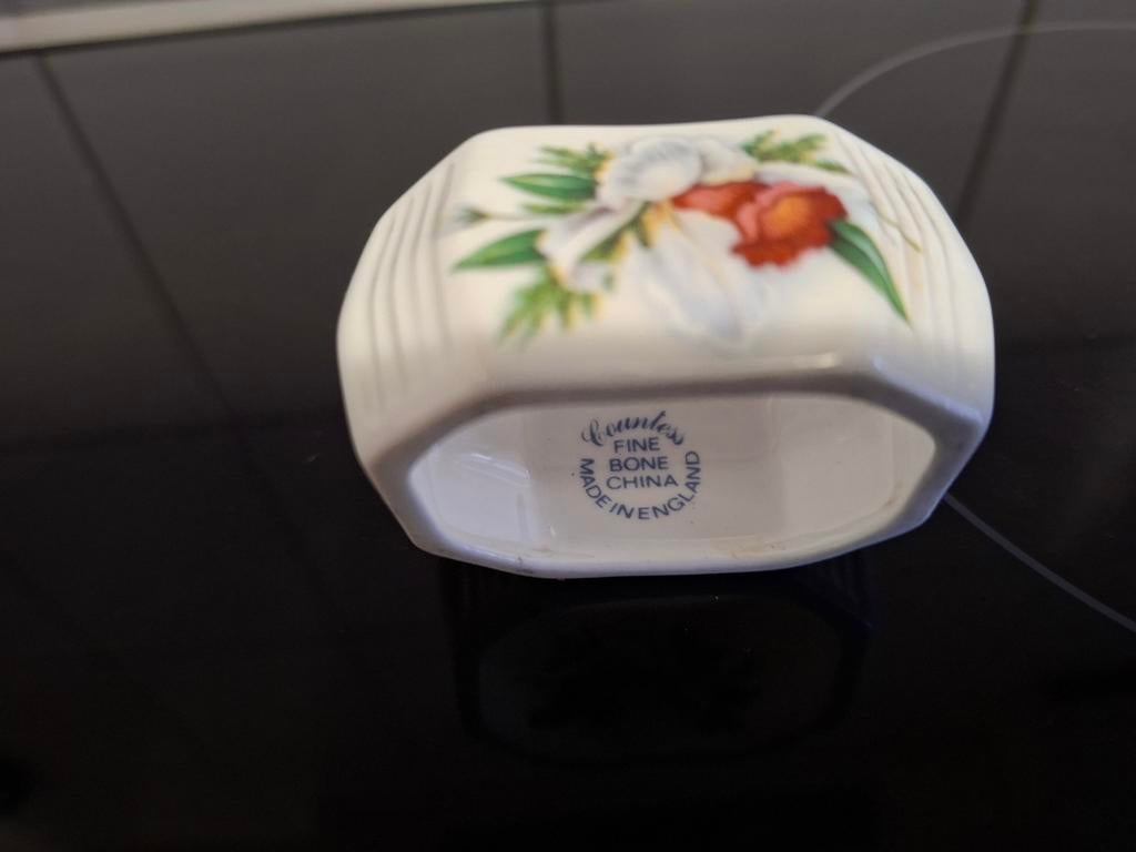 Countess Fine Bone China Servetring Made in England, Antiek en Kunst, Ophalen of Verzenden