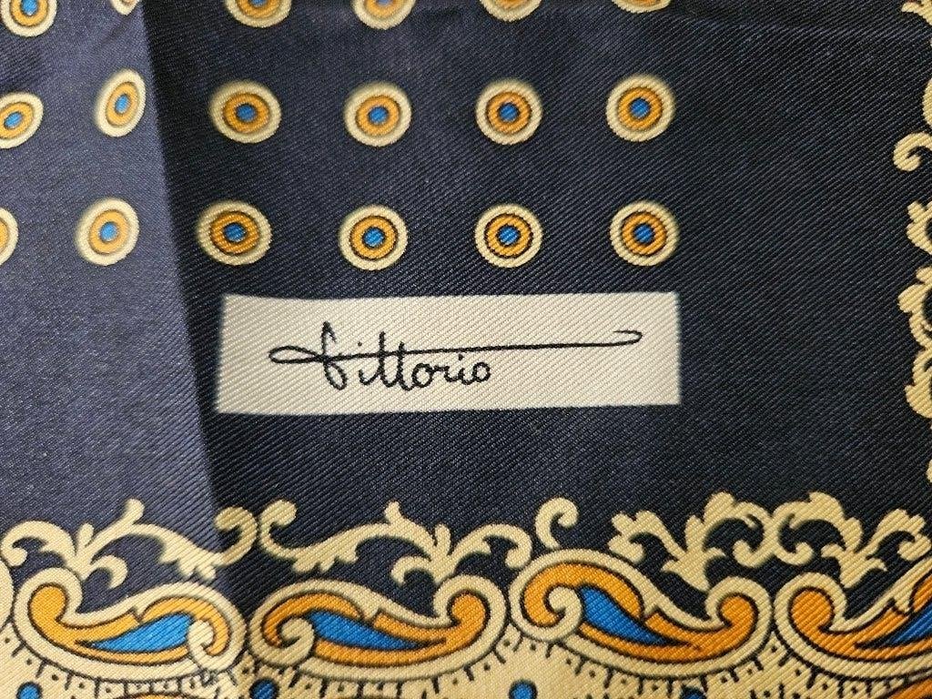 Vittorio Zijden Sjaal - Donkerblauw met Gouden Patroon, Kleding | Dames, Maat 46/48 (XL) of groter, Ophalen of Verzenden, Sjaal