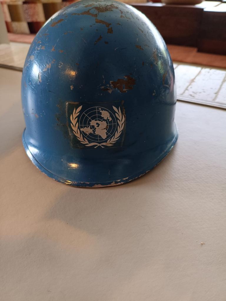 M1 Helm UN, Verzamelen, Militaria | Algemeen, Ophalen of Verzenden, Landmacht, Amerika, Helm of Baret