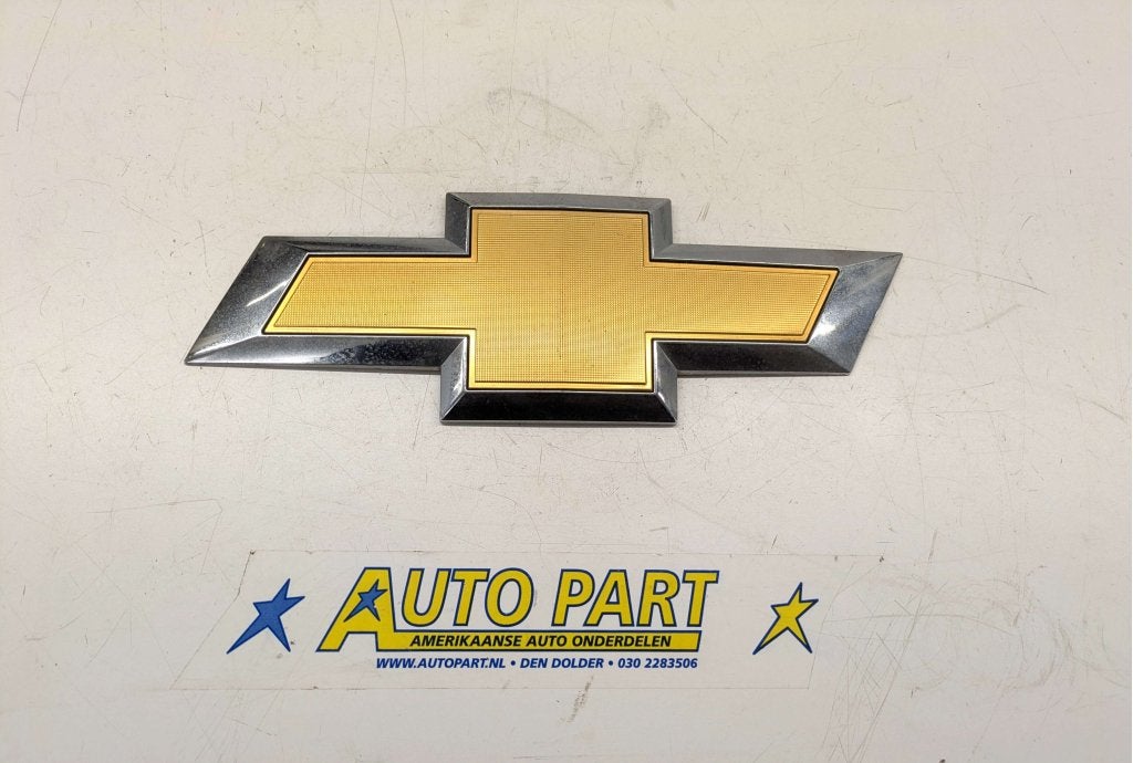 Chevrolet Silverado achterklep embleem 2014-2019, Auto-onderdelen, Gebruikt, Info@gm.com, Ophalen of Verzenden, P.O. BOX 33170 Detroit, MI 48232-5170