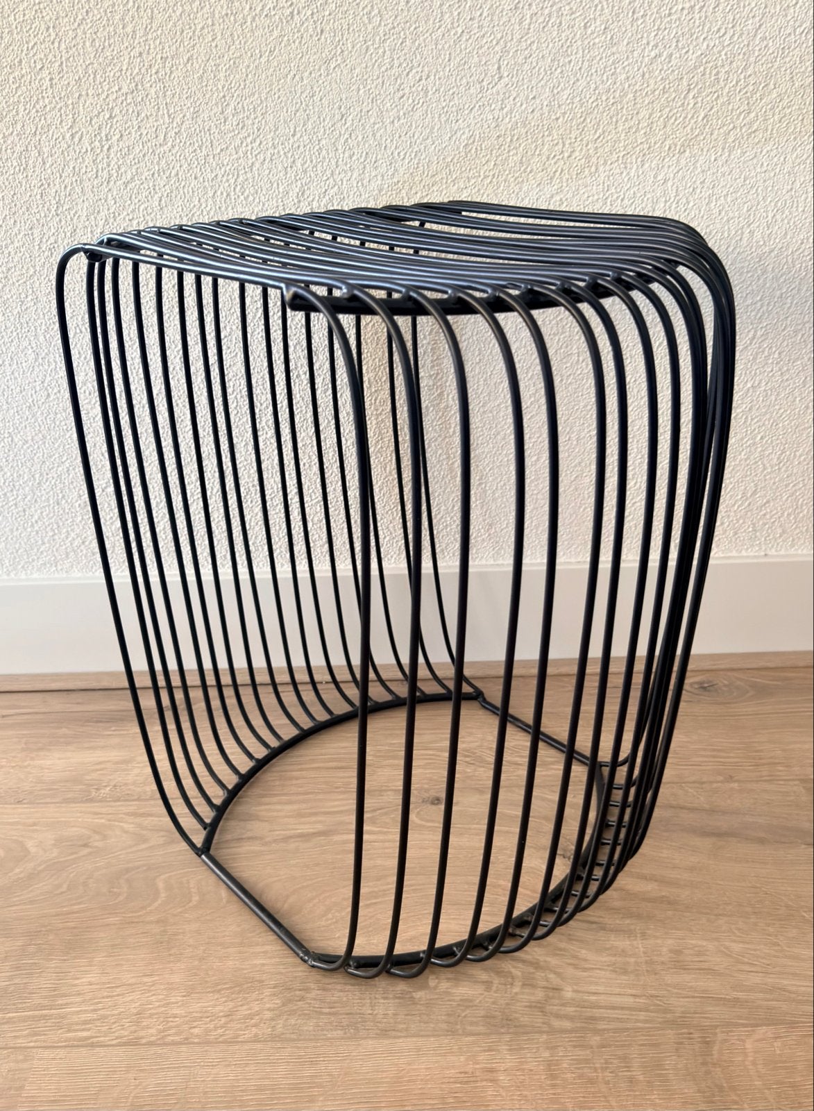 Zwart metalen draadstaal krukje / bijzettafel (47x42x31cm), Ophalen, Gebruikt, Staal